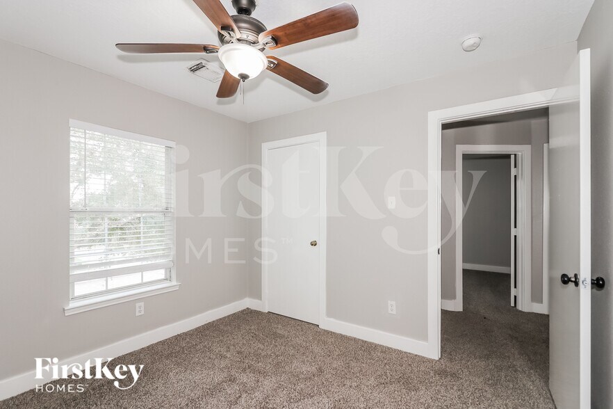 Building Photo - 256 Rolling Brook Dr