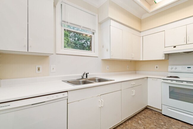 Building Photo - 1158 Sewanee Rd