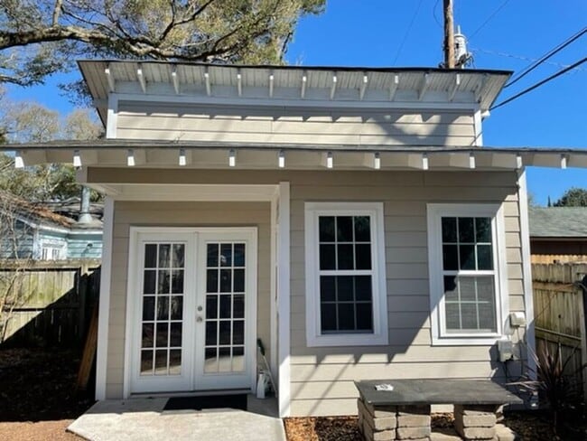 Building Photo - 1086 Secessionville Rd