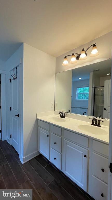 Building Photo - 2309 Harmsworth Dr