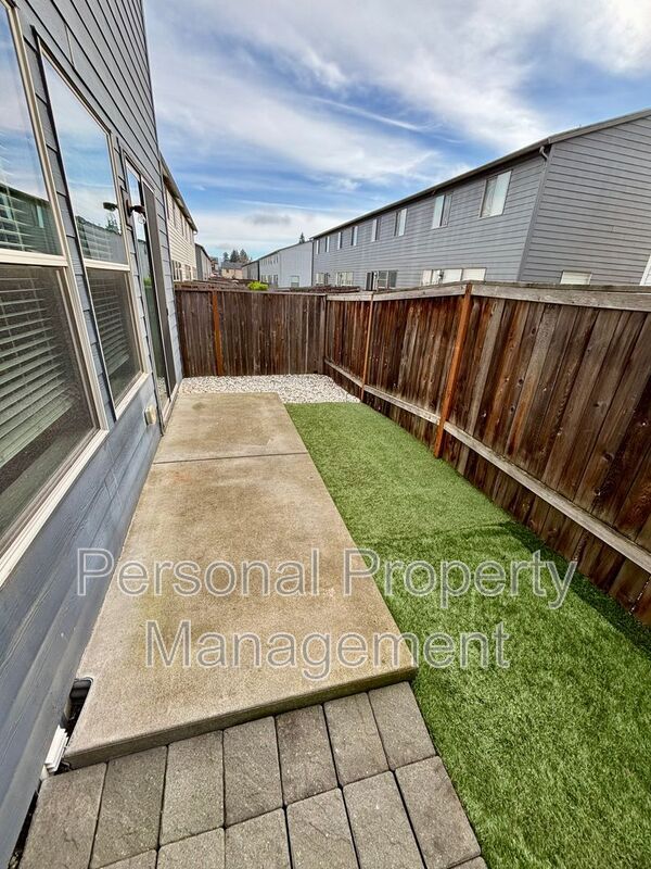 Building Photo - 12205 NE 115th St