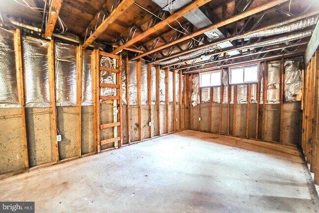 Building Photo - 5702 Cambridge Dr