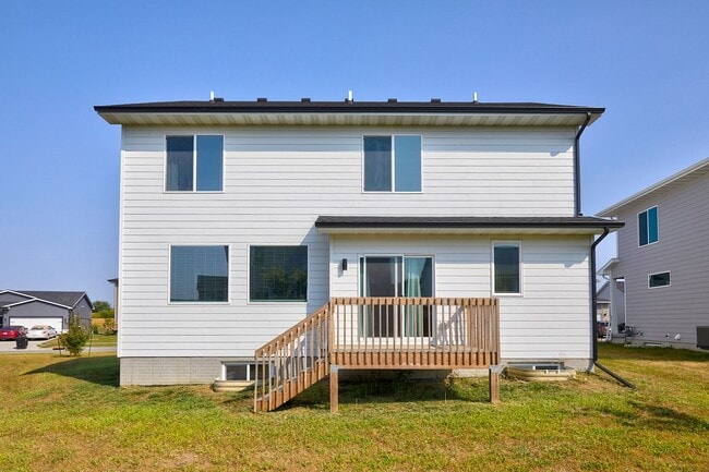 Building Photo - 4 Bedroom, 3 Bathroom Home In Waukee!