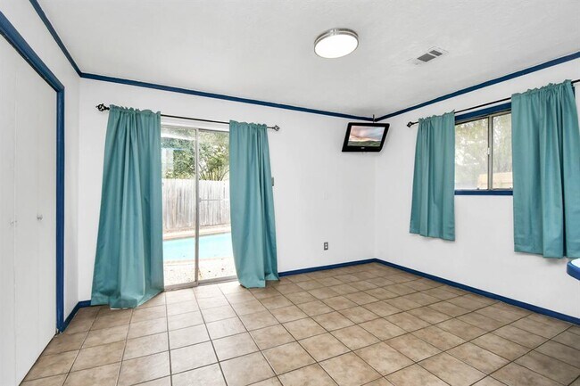 Building Photo - 1207 Martingale Ct