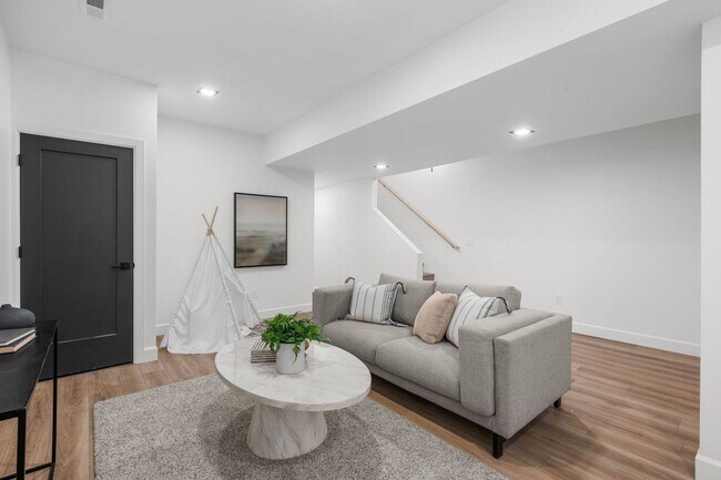 Building Photo - Luxury Cherry Creek Home Available Now! | ...