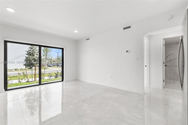 Building Photo - 14584 SW 261 St Ter