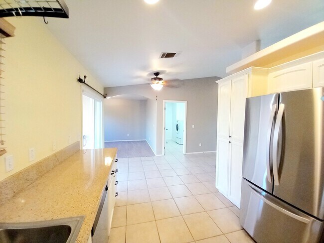 Building Photo - Spacious 3 bedroom, 2 bath with bonus room in Indian Cove