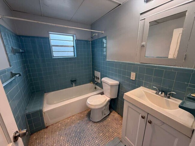Building Photo - Upstairs Studio Apartment