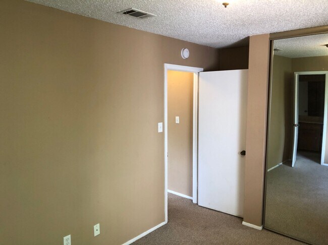 Building Photo - AVAILABLE NOW!