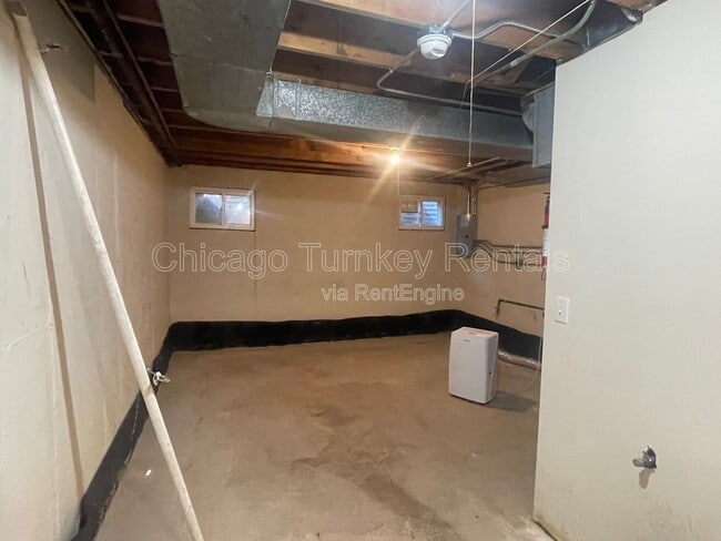 Building Photo - 3212 Charlemagne Ave