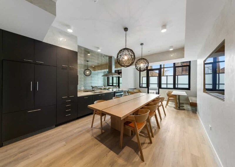 Building Photo - 814 N Wells St