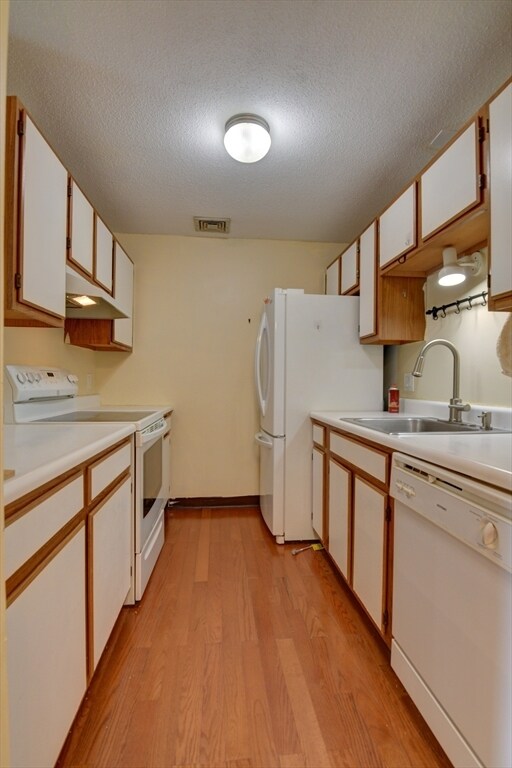 Building Photo - 15 Bower Rd