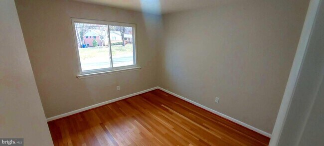 Building Photo - 9820 Inglemere Dr