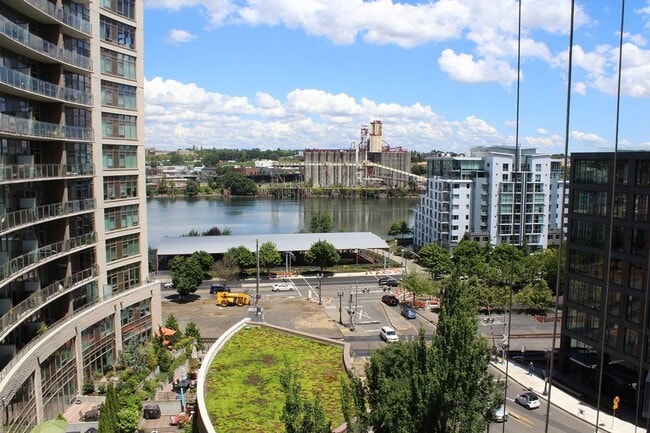 Primary Photo - Luxurious 1+ Bedroom Pearl Loft at The Pin...