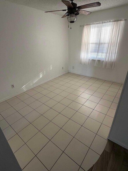 Building Photo - 1197 SW Heather St