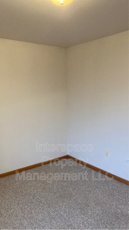 Building Photo - 1335 Rock Run Dr