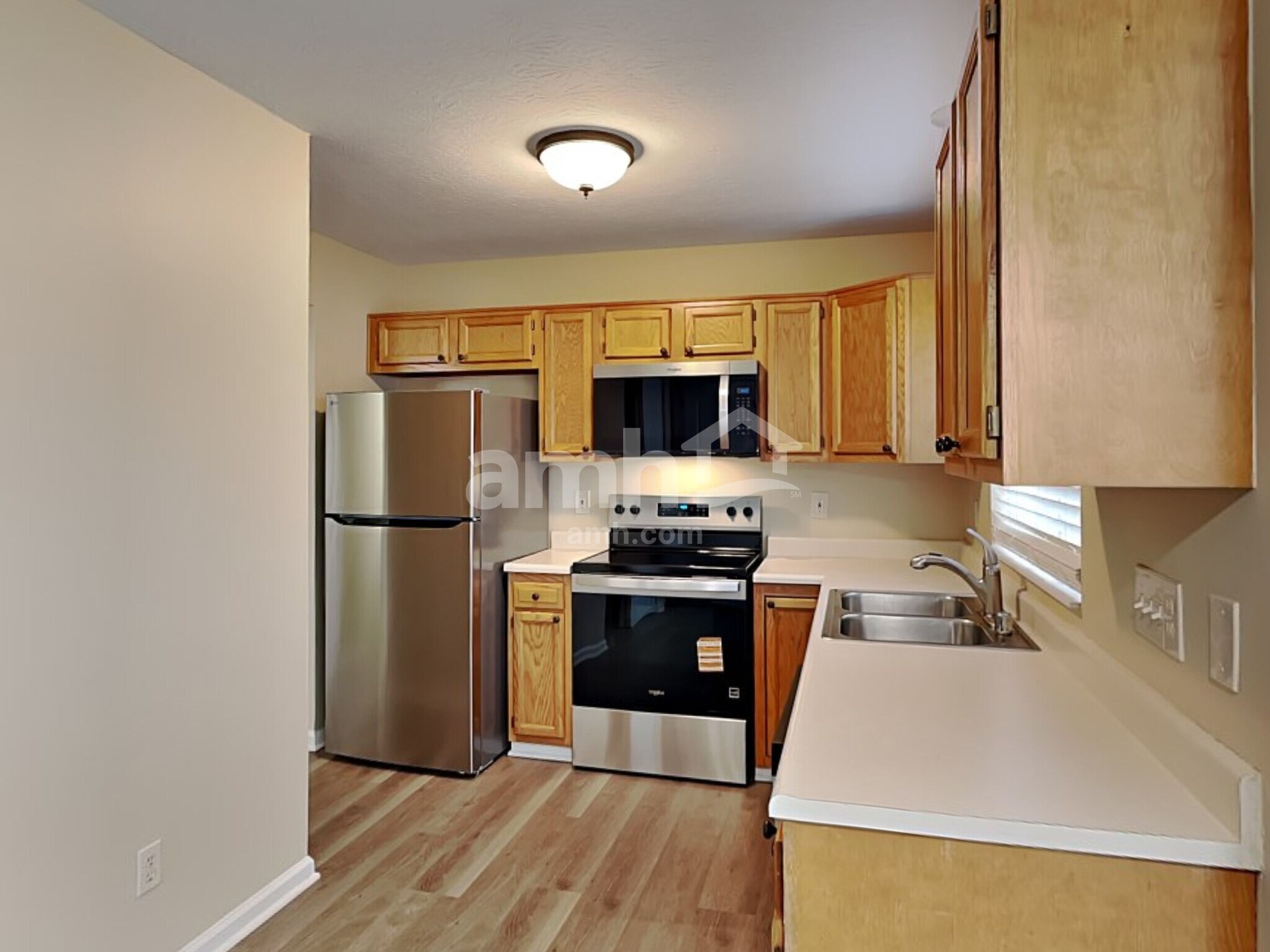 Building Photo - 753 Lakefield Dr