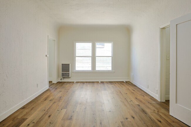 Building Photo - Modern Living in Koreatown: Stylish Studio Apartment