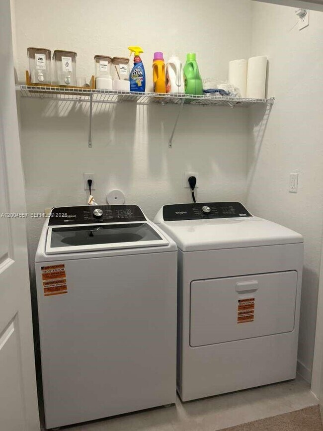 Building Photo - 1431 NE 3rd Ave