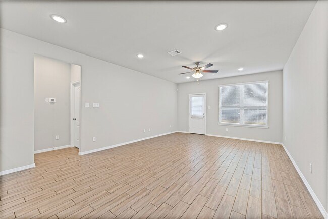 Building Photo - 10818 Catclaw Ct