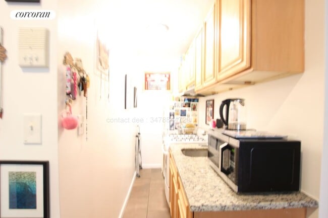 Building Photo - 144 W 70th St