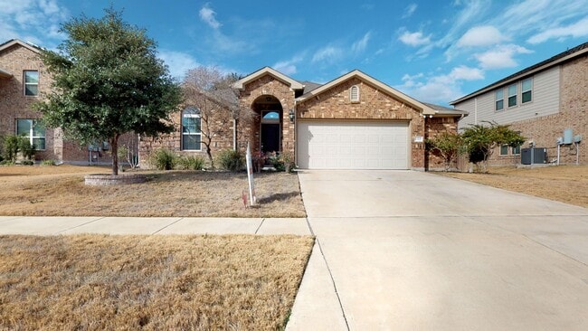 Building Photo - AMAZING 4 BEDROOM IN WHITE ROCK ESTATES FR...