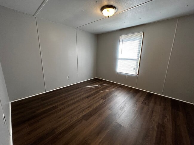 Building Photo - Evergreen C