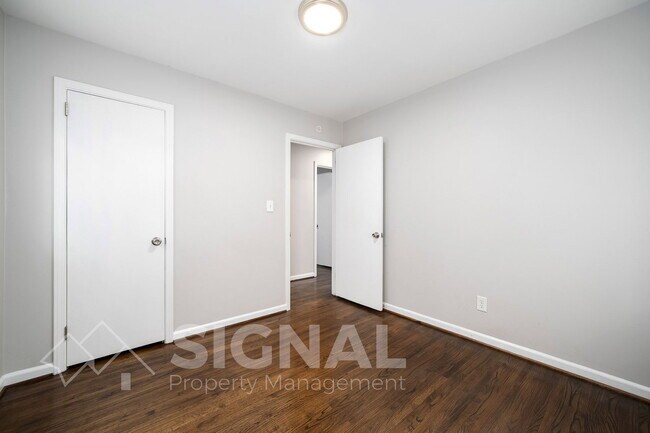 Building Photo - 5114 Beacon Dr