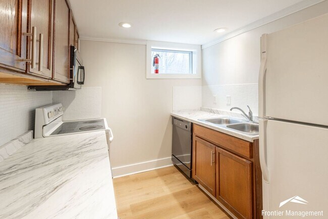 Building Photo - 1112 Woodland St