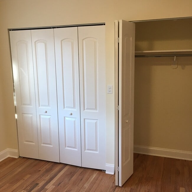 Building Photo - 541 W Oakdale Ave