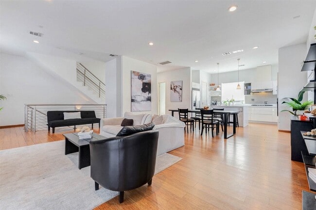 Building Photo - 4115 Chartres St