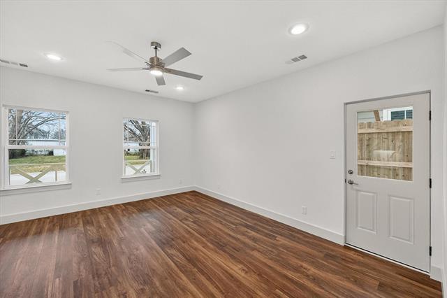 Building Photo - 502 E Kimball St