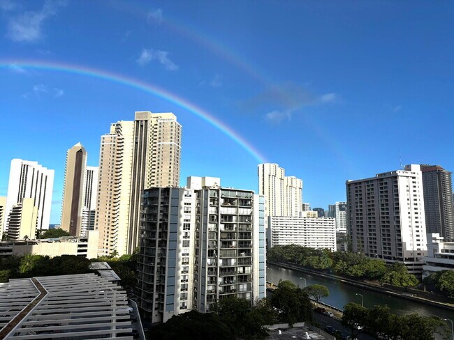 Building Photo - Fully Furnished Executive Condo Rental 2br/2ba/1pkg - Waikiki