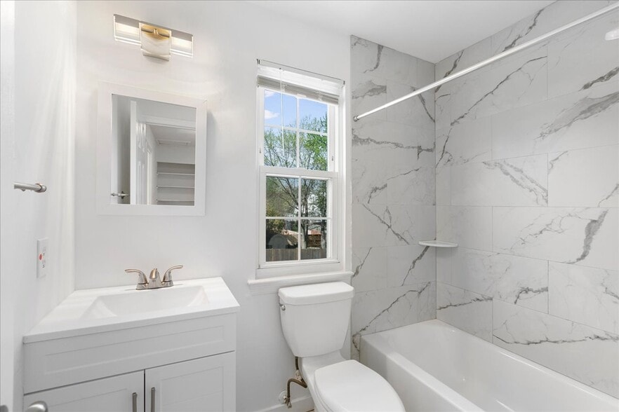 Building Photo - 239 Nottoway St SE