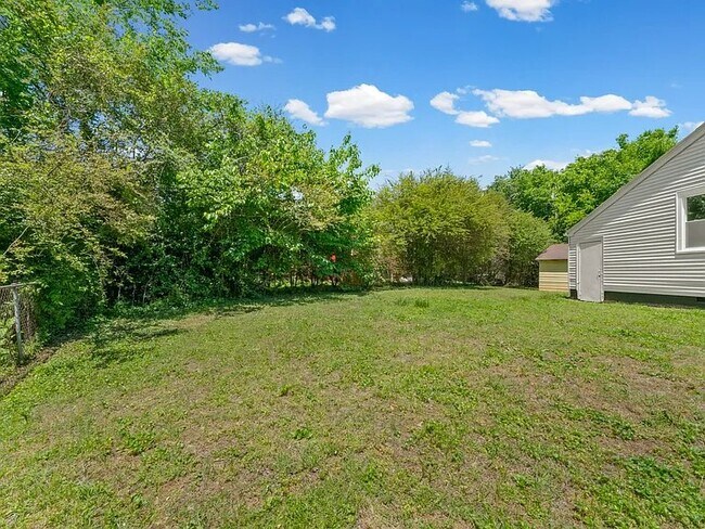 Building Photo - 19 Chestnut Dr