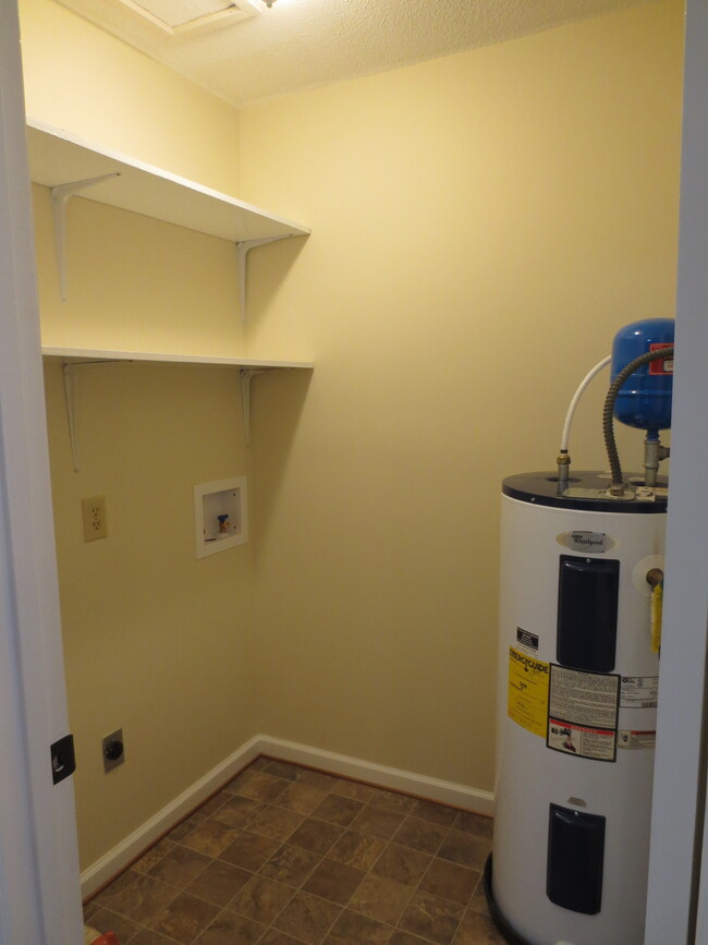 Building Photo - Kincaid Circle Apartments