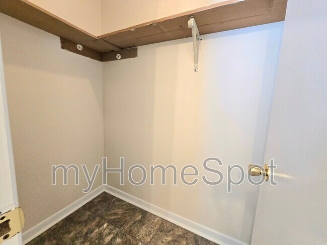 Building Photo - 3230 Palmdale Ave