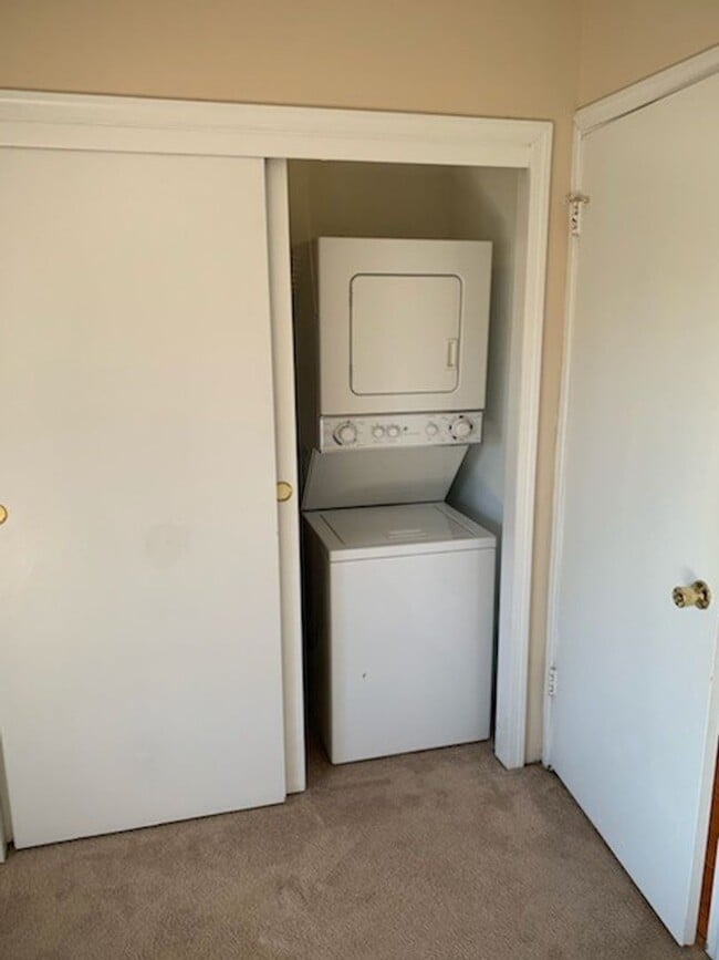 Building Photo - Open Concept and Renovated Top Level Condo. Close to BWI, Ft. Meade & NSA