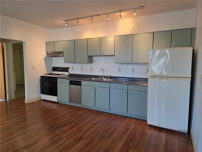 Building Photo - 715 W Water St