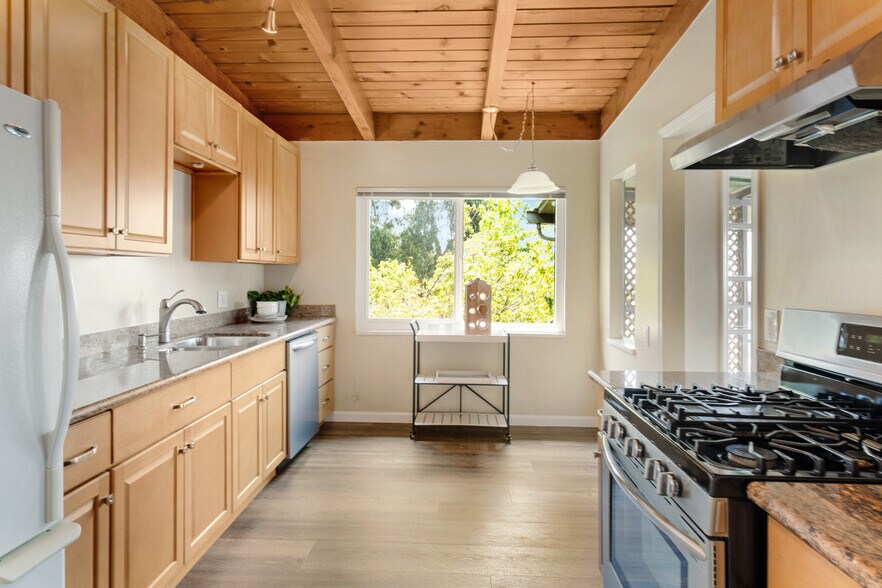 Building Photo - 52 Panoramic Way