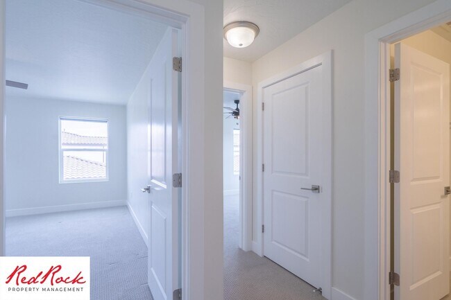 Building Photo - 5524 S Ochre Ln