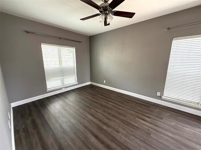 Building Photo - 6000-22 Shepherd Mountain Cove