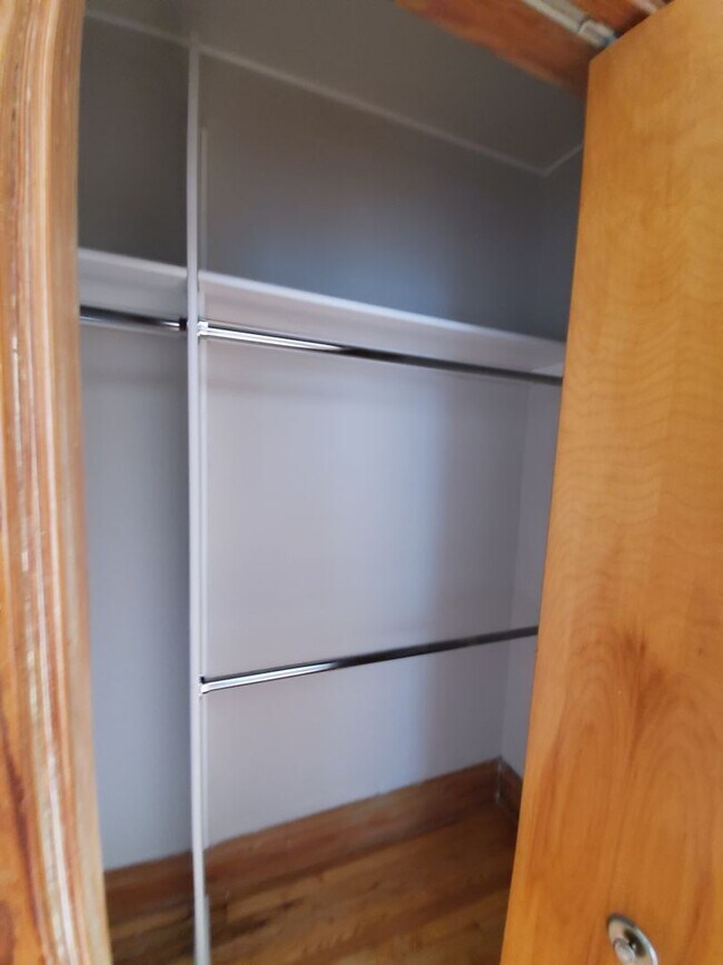 Building Photo - Updated 2 Bedroom + Den House in Downtown Madison!