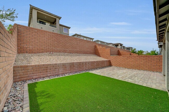 Building Photo - Summerlin gated community 4 bedroom 3 baths