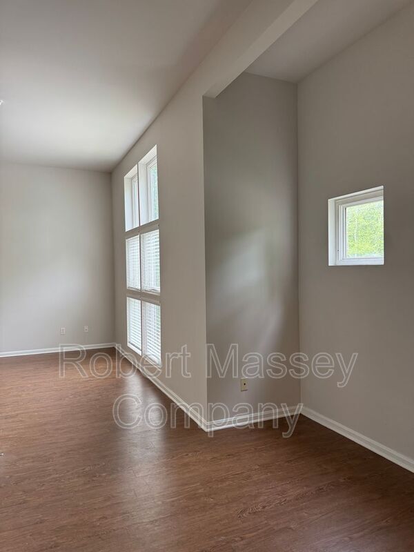 Building Photo - 2745 Grinstead Dr