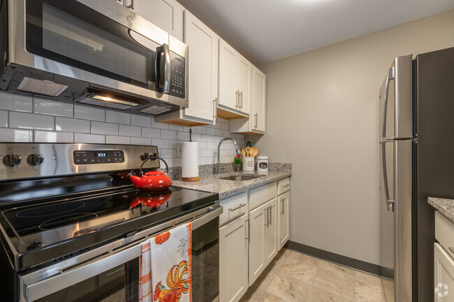 1BR, 1BA - 576 SQ FT - Amy Lowell Apartments