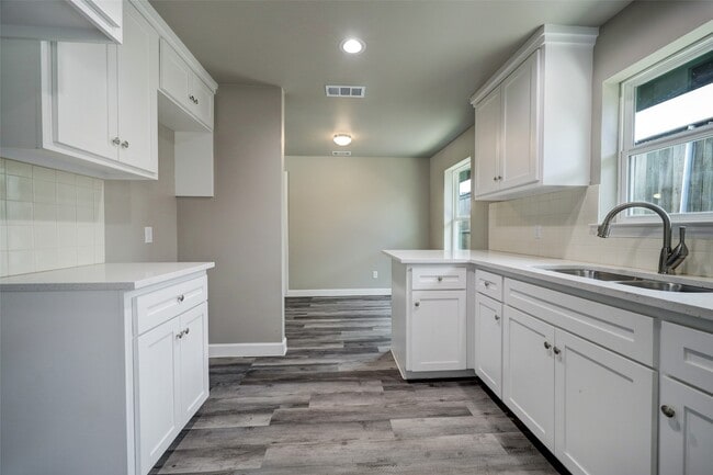 Building Photo - 8817 Emmott Rd