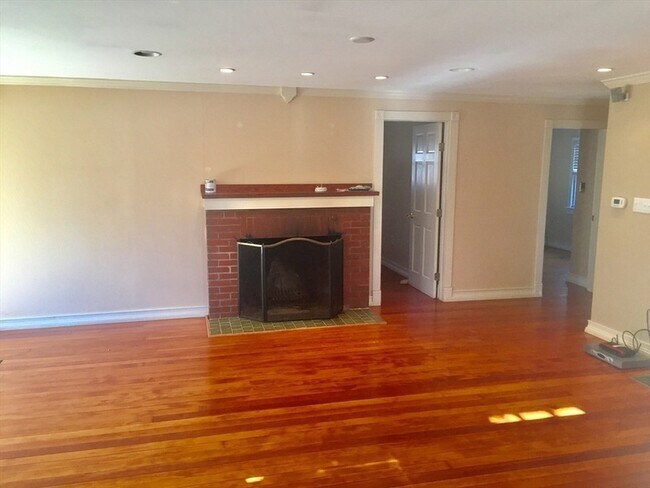 Building Photo - 24 Soule Ave