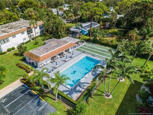 Building Photo - 2950 SE Ocean Blvd