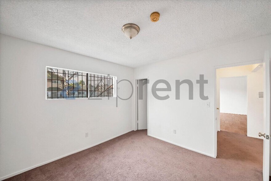 Building Photo - 2458 Normandie Ave